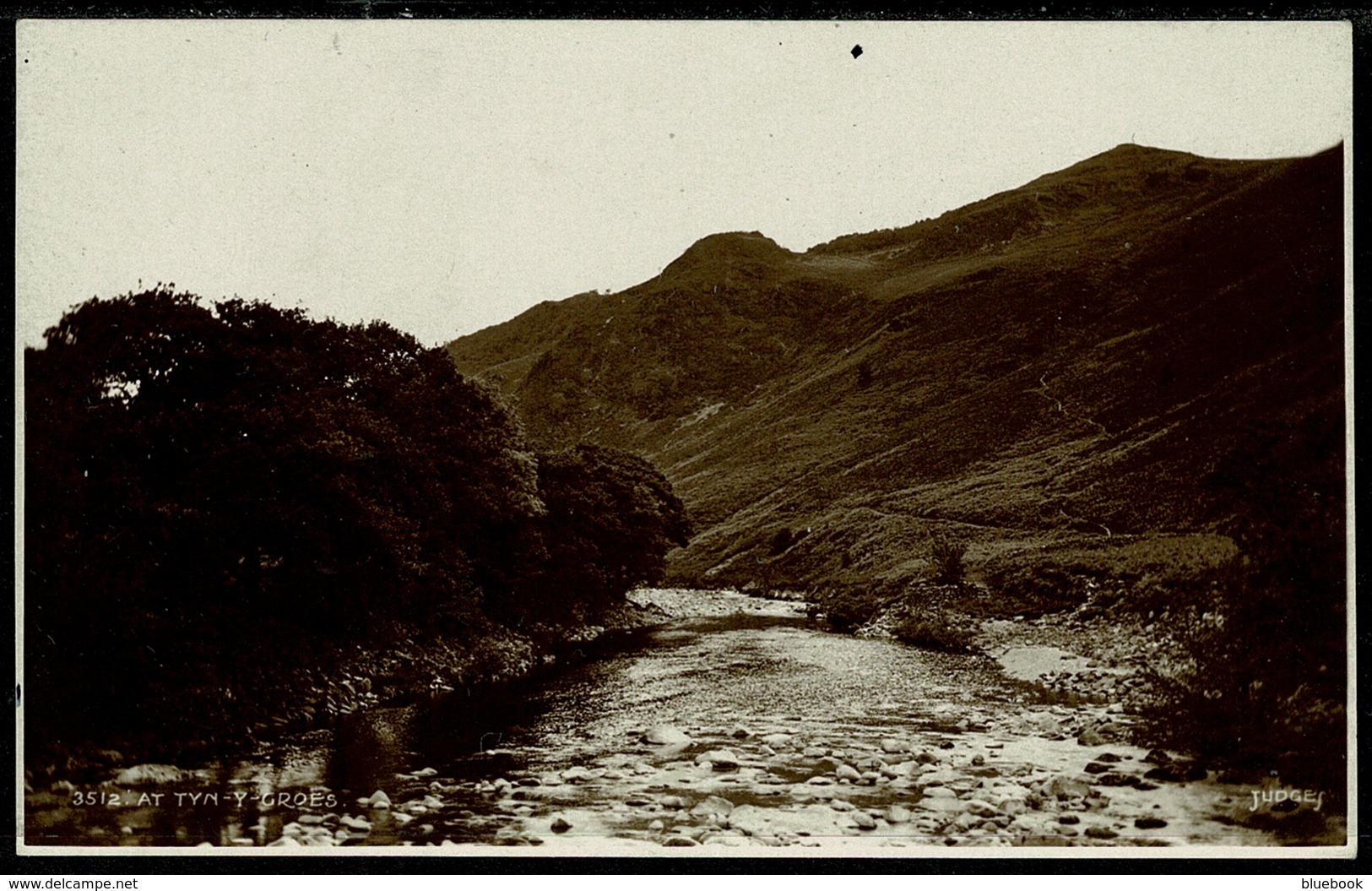 Ref 1269 - Judges Real Photo Postcard - At Tyn-Y-Groes - Caernarvonshire Wales - Caernarvonshire