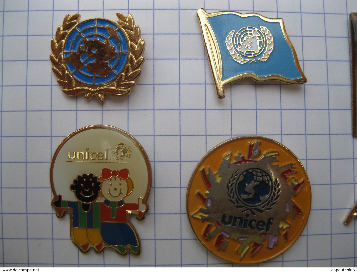 UNICEF  Lot De 8 Pin's - Lots