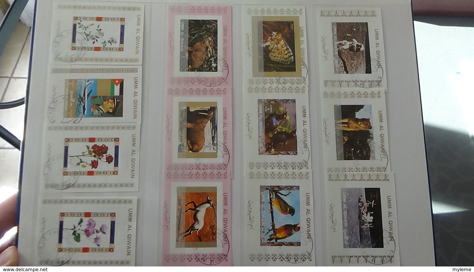 Album avec 258 timbres et blocs NON DENTELES de divers pays dont 1 timbre en or, essais ...Côte sympa  !!!