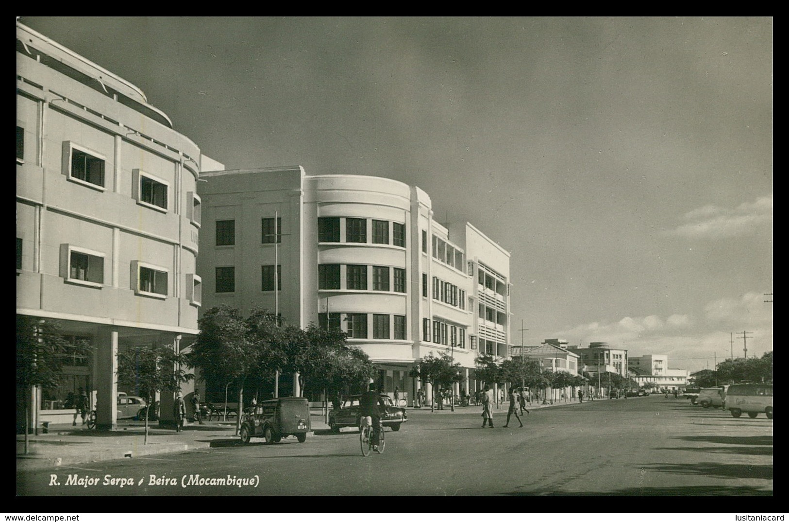 MOÇAMBIQUE - BEIRA - Rua Major Serpa ( Ed. M. Salema & Carvalho Lda)   Carte Postale - Mosambik