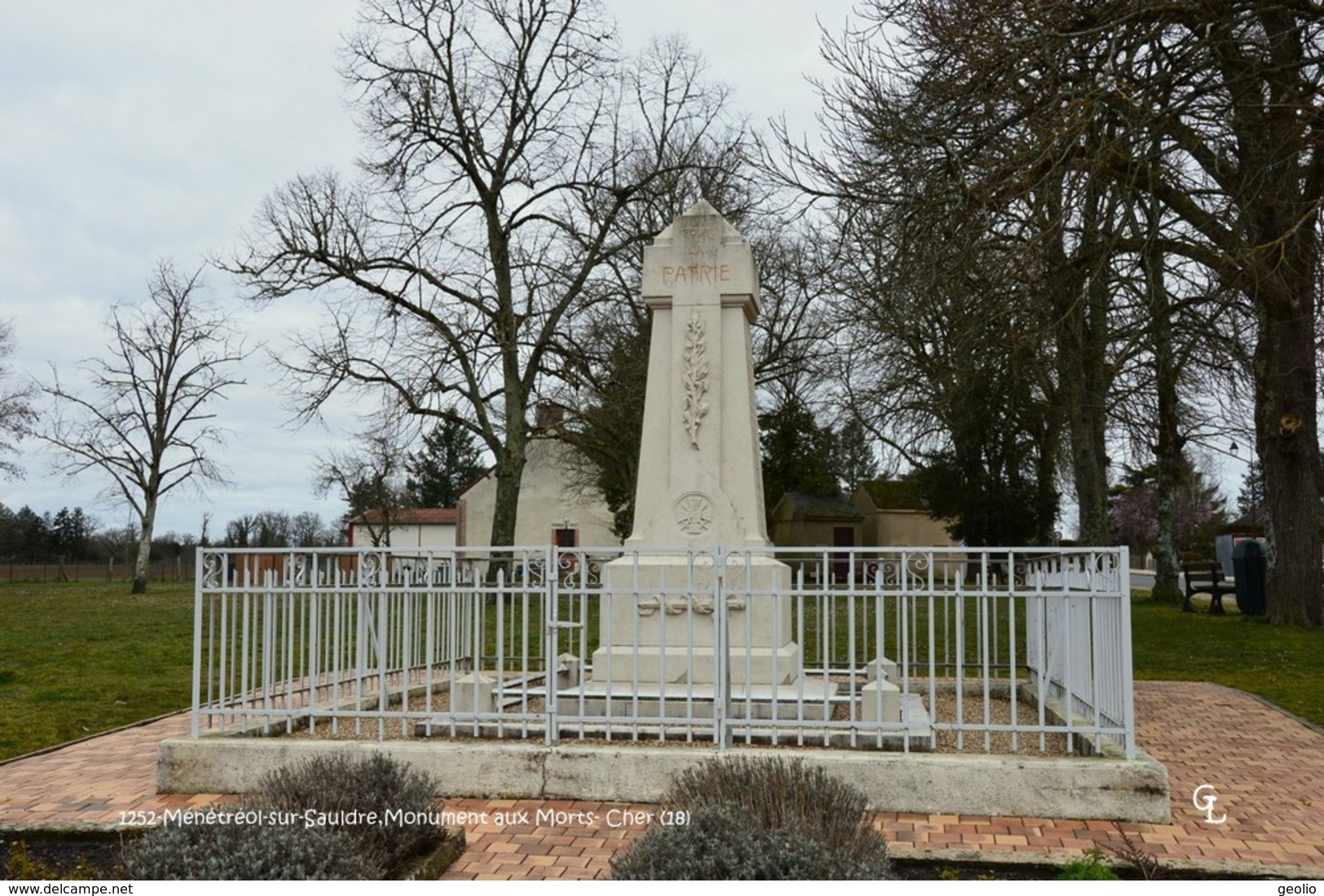 Ménétrols-sur-Sauldre (18)- Monument Aux Morts (Edition à Tirage) - Autres & Non Classés