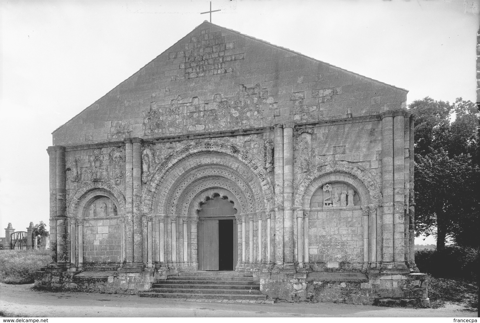 PN - 144 - CHARENTE - 16 - CHALAIS - Façade De L' Eglise - Plaques De Verre