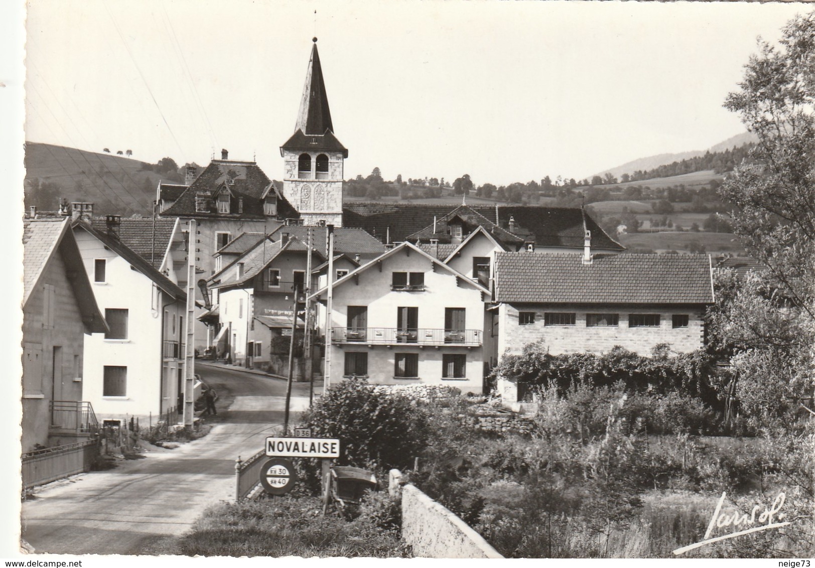 Carte Postale Des Années 50-60 De Savoie - Novalaise - Le Village Et L'Eglise - Altri & Non Classificati
