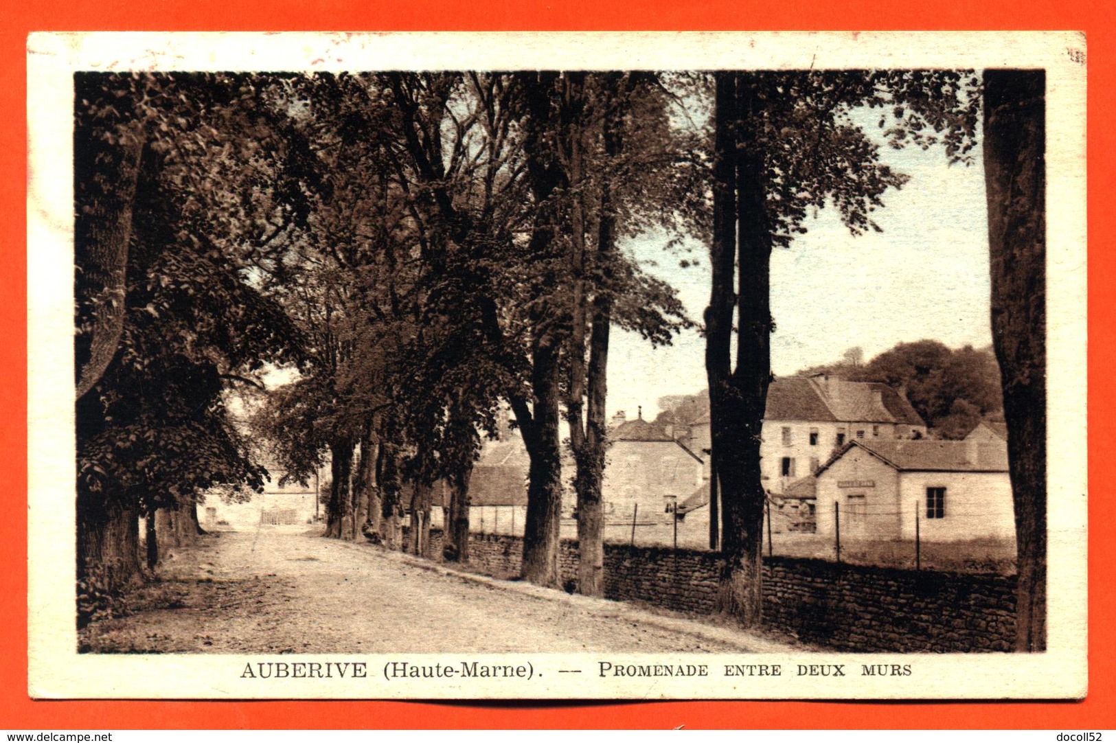CPA 52 Auberive " Promenade Entre Deux Murs " - Auberive