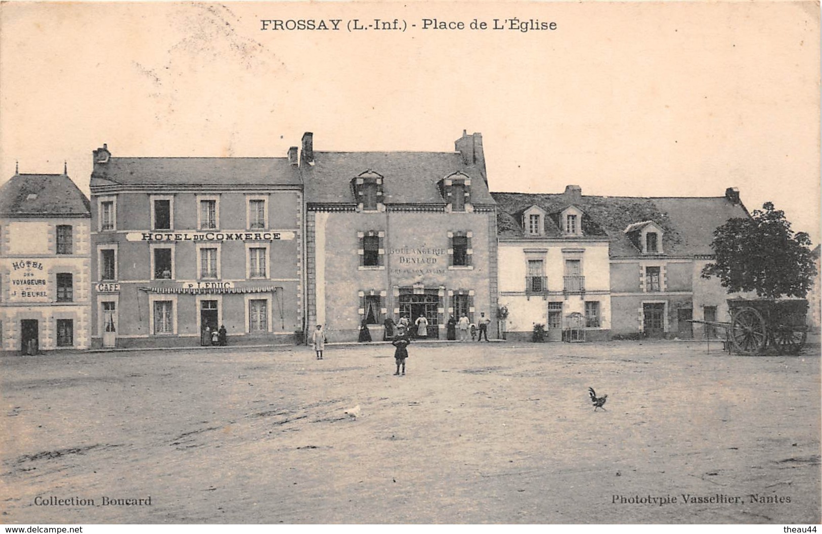 FROSSAY - Place De L'Eglise - Hôtel De Commerce "LEDUC"- Boulangerie "DENIAUD" - Hôtel Des Voyageurs "BEUREL" - Frossay