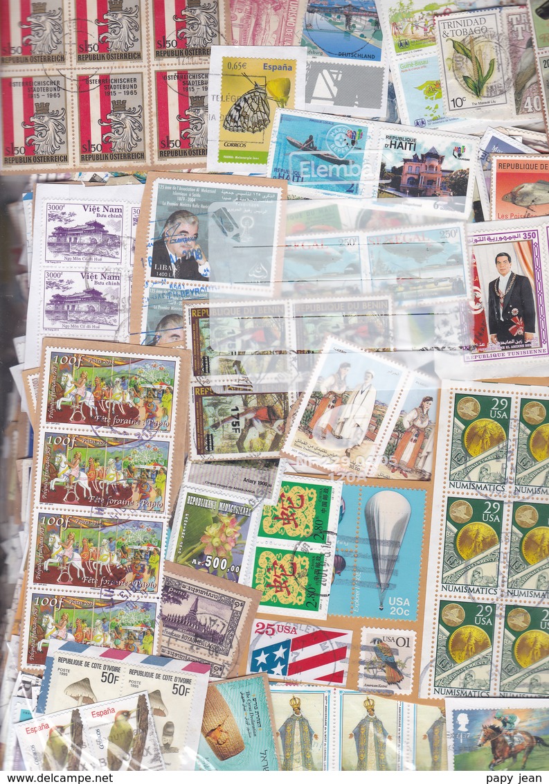 1 Kg TIMBRES MONDE - Petits Et Grands Formats-  Sur Fragments - En Provenance Des Missions - Vrac (min 1000 Timbres)