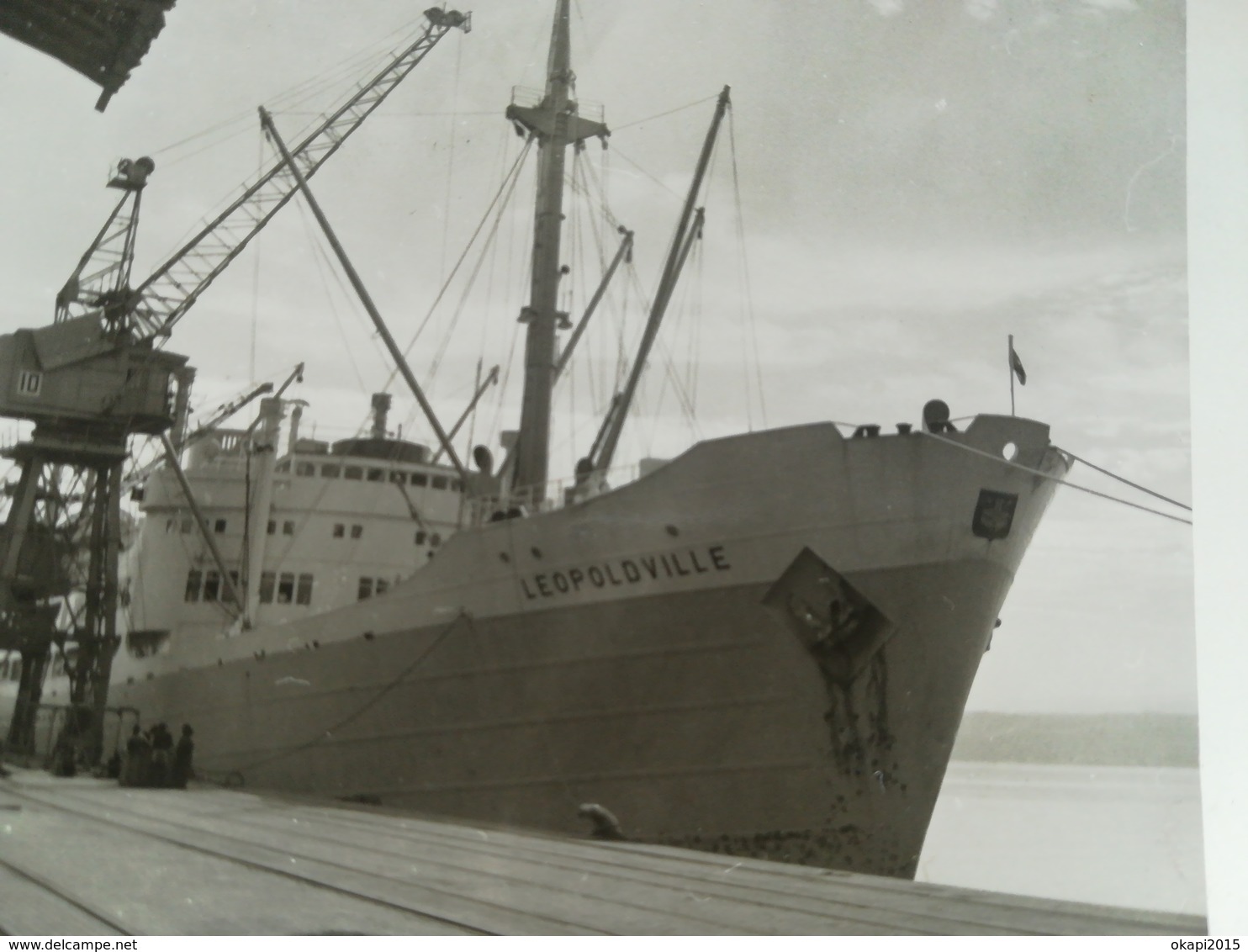 2 PHOTOS DONT UNE DU PAQUEBOT LÉOPOLDVILLE COMPAGNIE MARITIME BELGE  CONGO BELGE + PUBLICITÉ DÉPLIANT + CARTE - PHOTO - Altri & Non Classificati