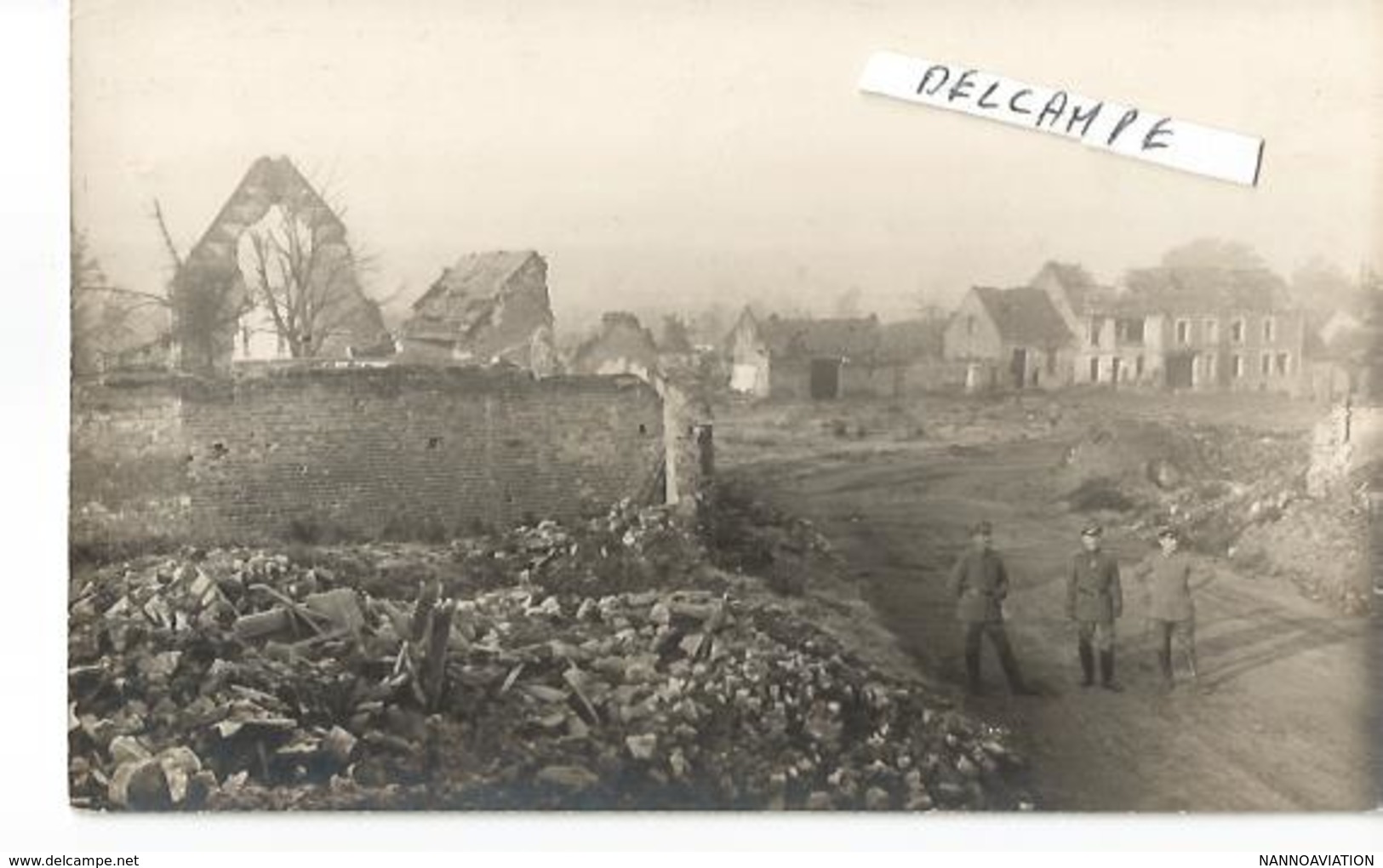 PHOTO VIMY AVEC 3 SOLDATS   PLACE DETRUITE  13X9CM - Autres & Non Classés