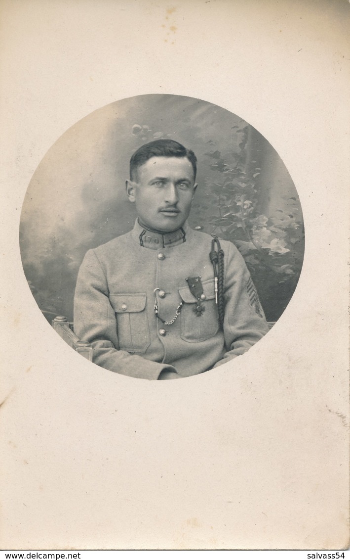 Carte-Photo : Portrait D'un Militaire En Studio - Croix De Guerre - 170e Regt (datée 28 Juin 1918) - Guerre, Militaire