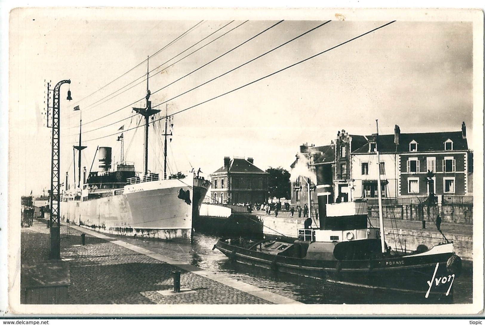 Superbe Carte Photo N Et B   De   SAINT - NAZAIRE  ( 44 )   Remorquage Dans Le Sas . - Saint Nazaire