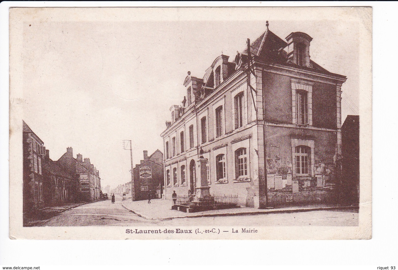 St-Laurent-des-Eaux - La Mairie ( Et Monument Aux Morts) - Otros & Sin Clasificación