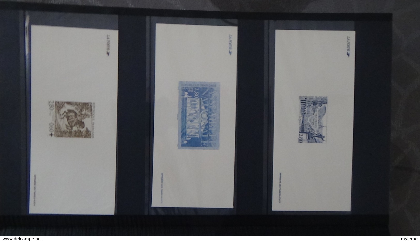 87 Gravures des timbres postes Français dans son classeur d'origine. A saisir  !!!