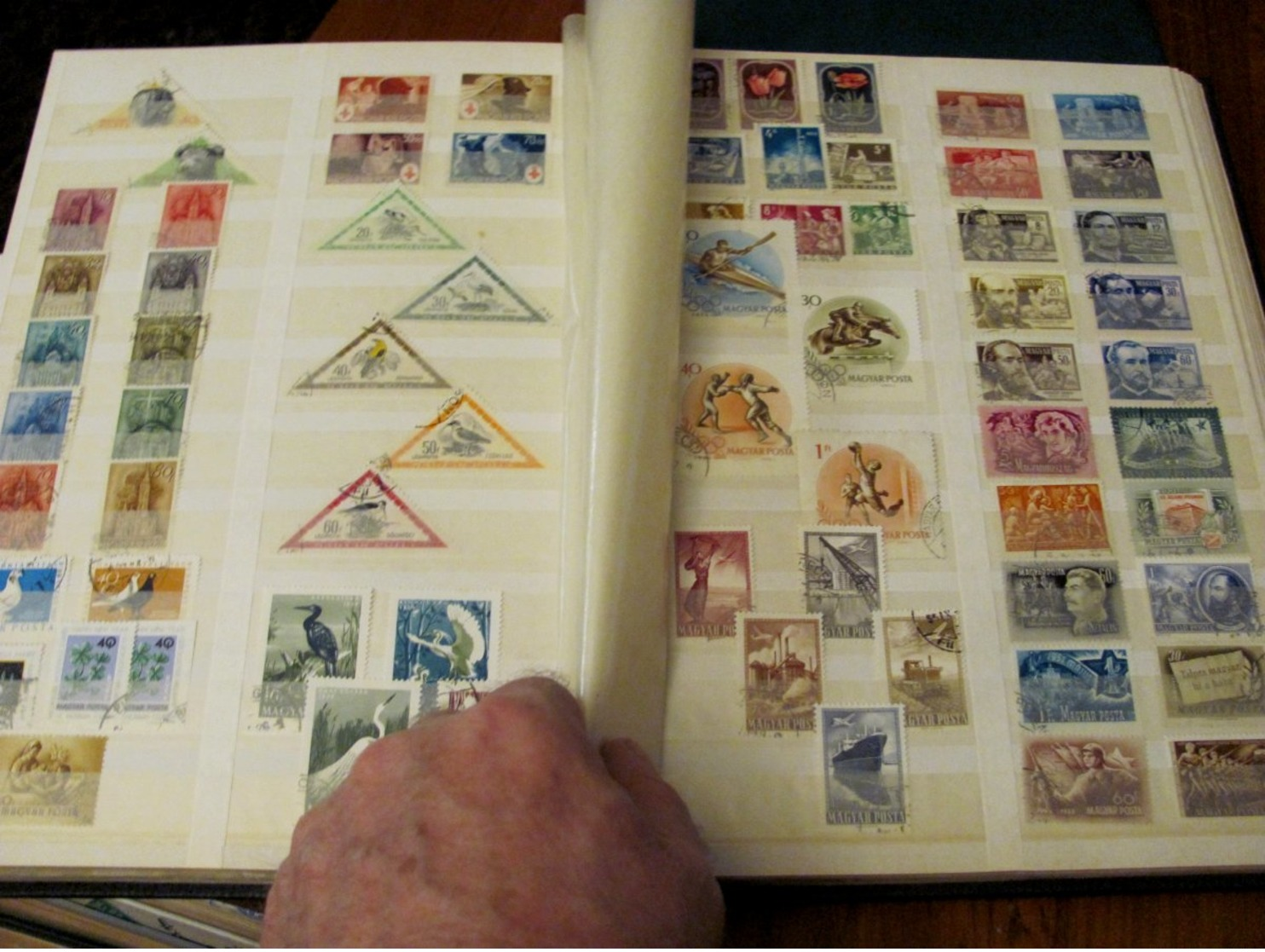 Lot with worldstamps in albums in mixed condition not all pictures are shown