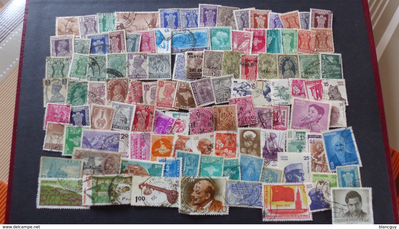 AFRIQUE - AMÉRIQUE - ASIE - OCÉANIE - 2400 timbres tous différents neufs et oblitérés