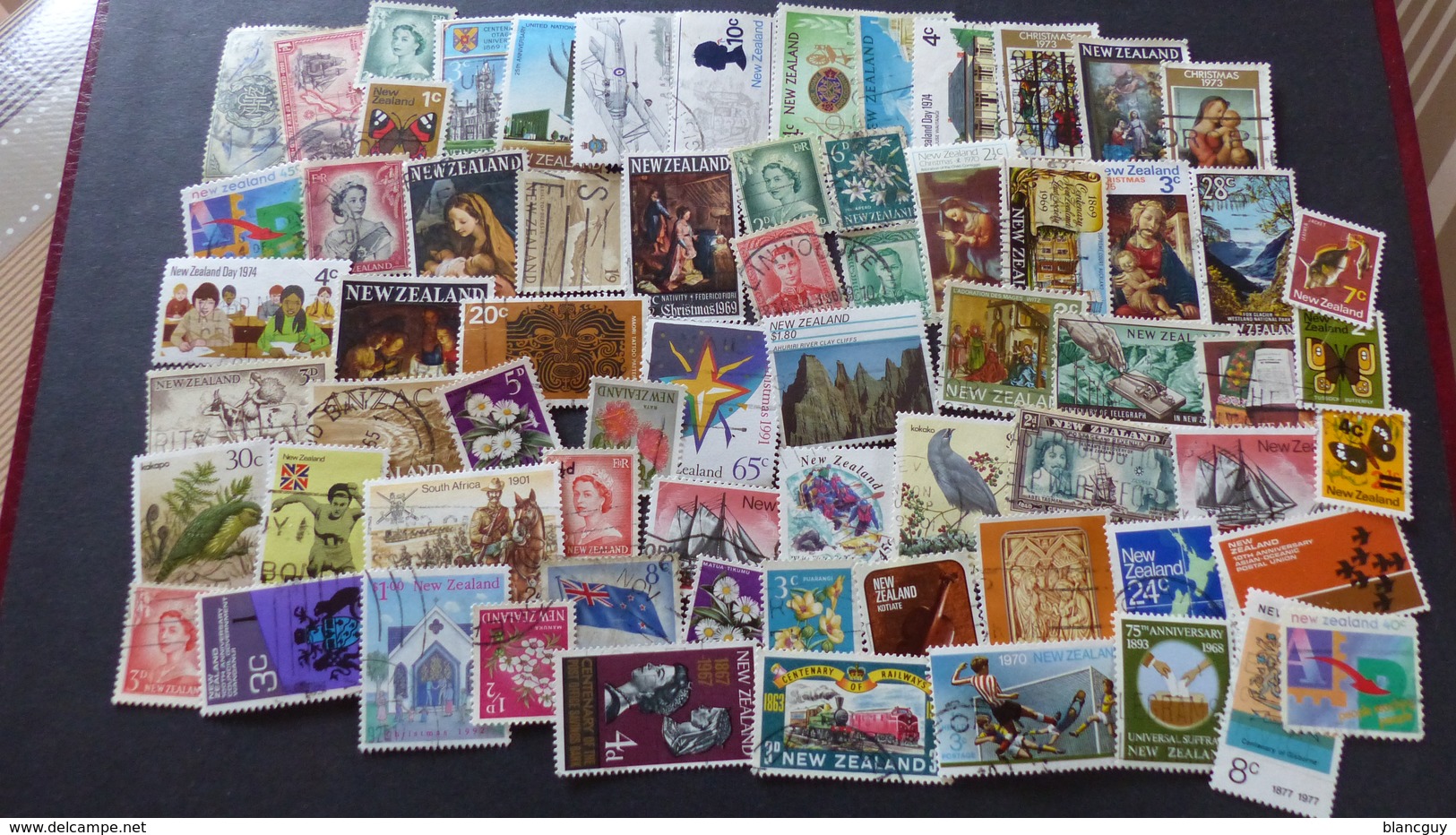 AFRIQUE - AMÉRIQUE - ASIE - OCÉANIE - 2400 timbres tous différents neufs et oblitérés
