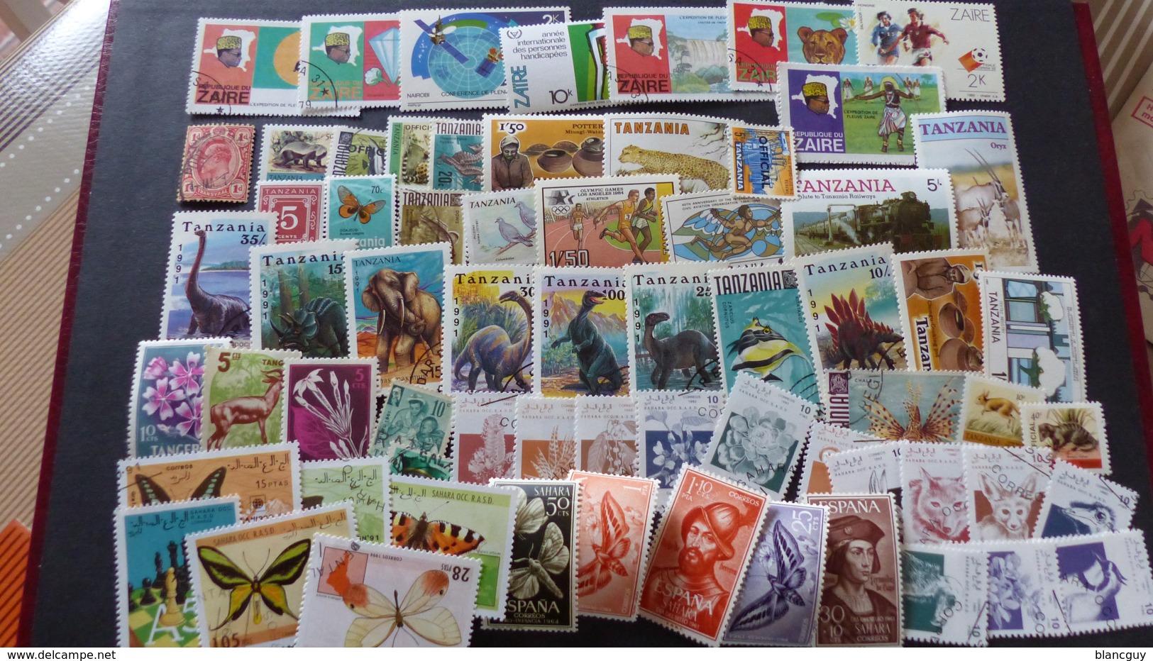 AFRIQUE - AMÉRIQUE - ASIE - OCÉANIE - 2400 timbres tous différents neufs et oblitérés