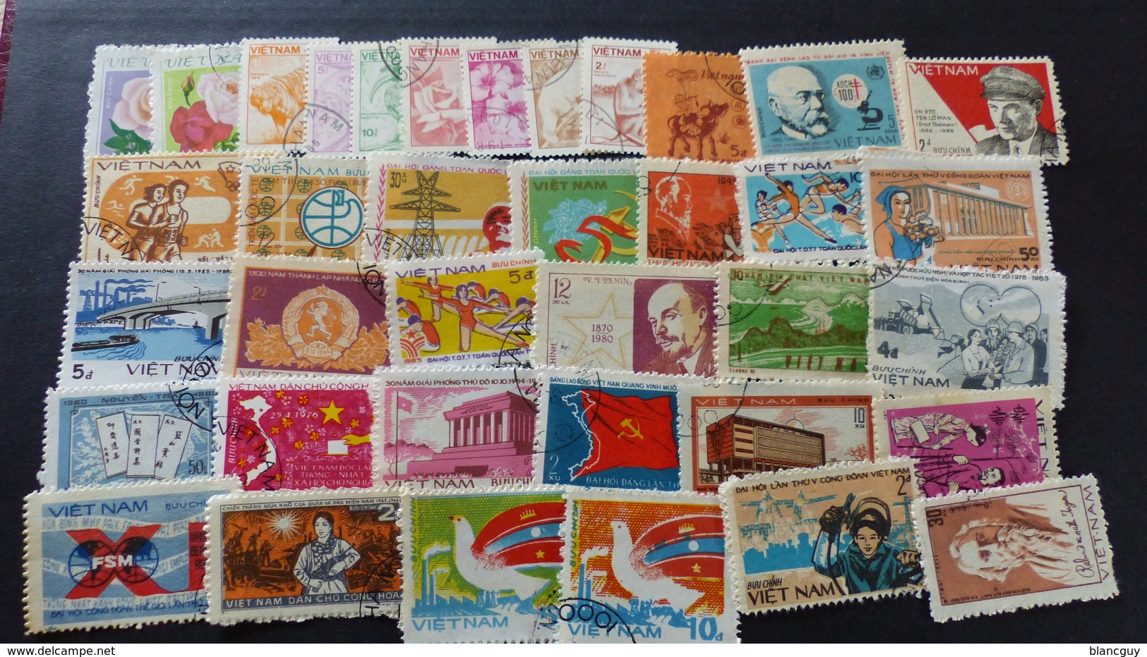 AFRIQUE - AMÉRIQUE - ASIE - OCÉANIE - 2400 timbres tous différents neufs et oblitérés