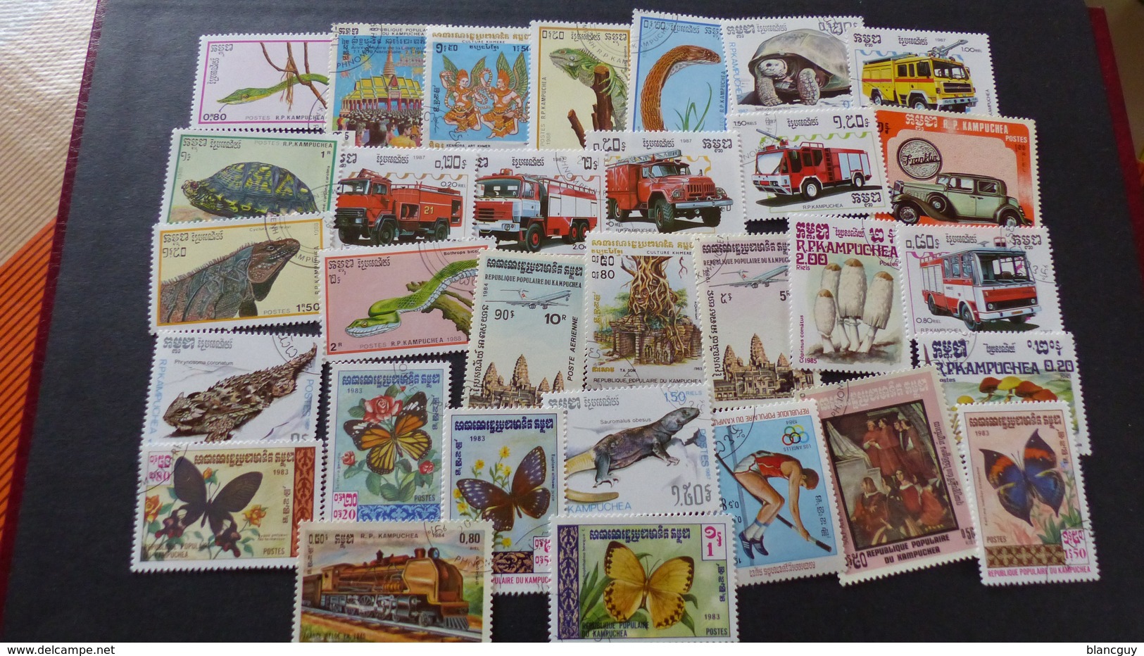 AFRIQUE - AMÉRIQUE - ASIE - OCÉANIE - 2400 timbres tous différents neufs et oblitérés