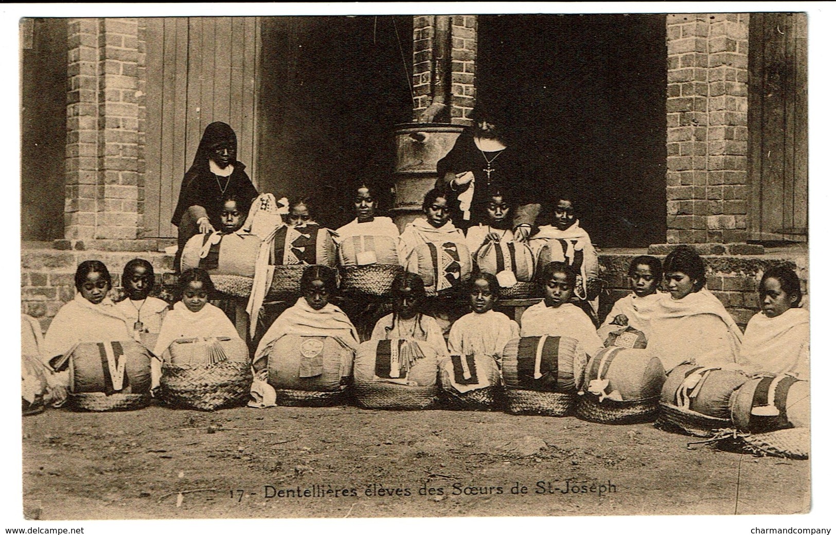 Dentellières élèves Des Soeurs De St-Joseph - 2 Scans - Inde