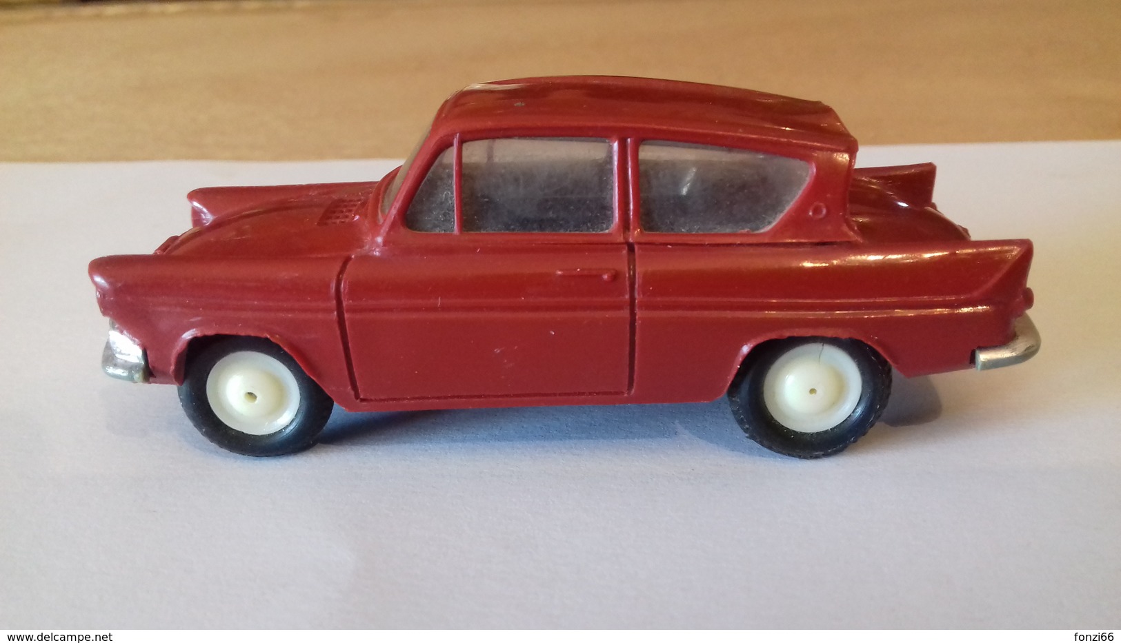 Vintage MINIALUXE 1/43  TOYS  -  AUTO MINIATURE " FORD ANGLIA " - Autres & Non Classés