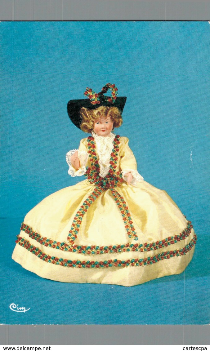 Poupée De France Costume Folklorique Tyrolienne  CPM Ou CPSM - Autres & Non Classés