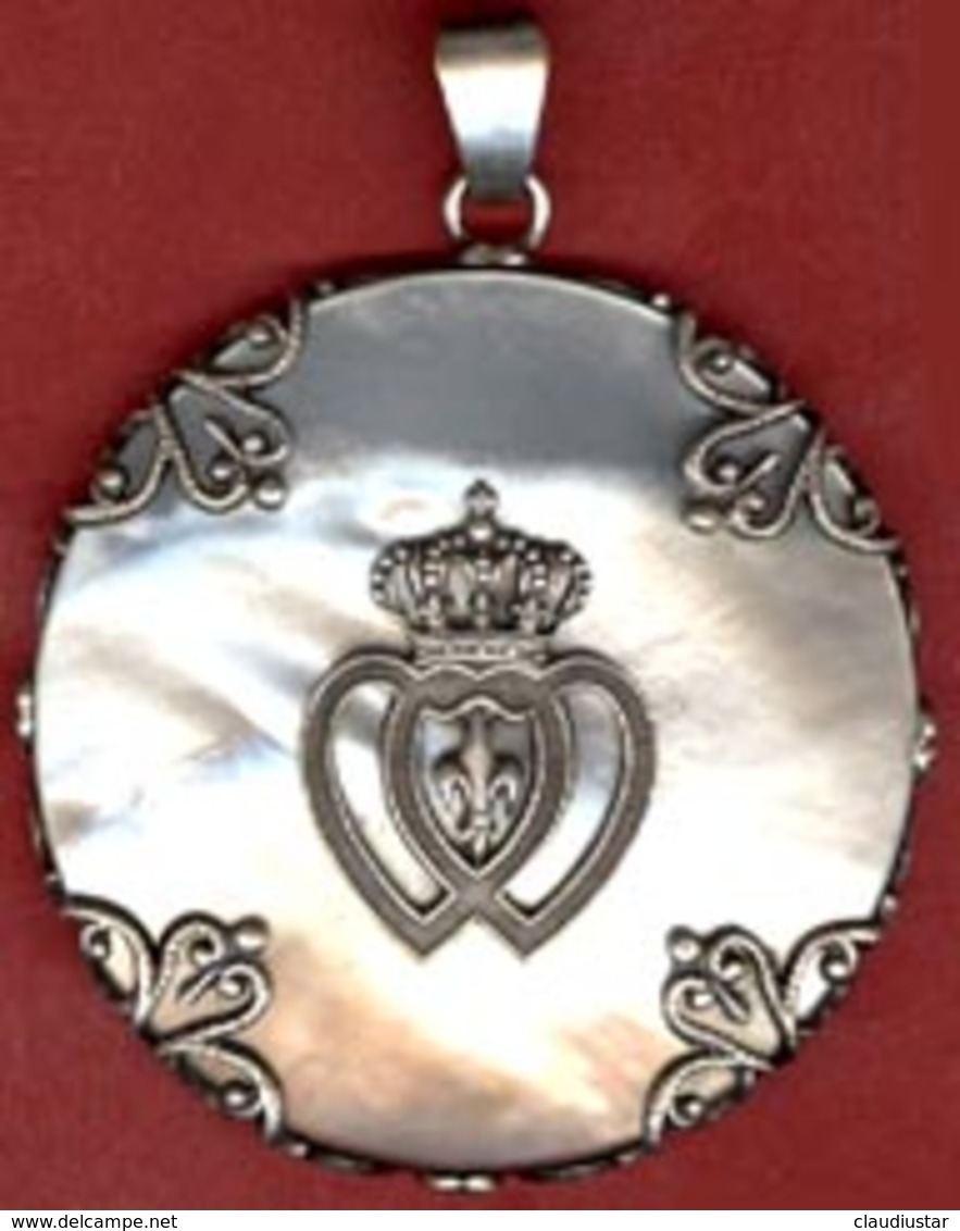 ** PENDENTIF  NACRE  -  2  COEURS  FLEUR  De  LYS ** - Pendentifs