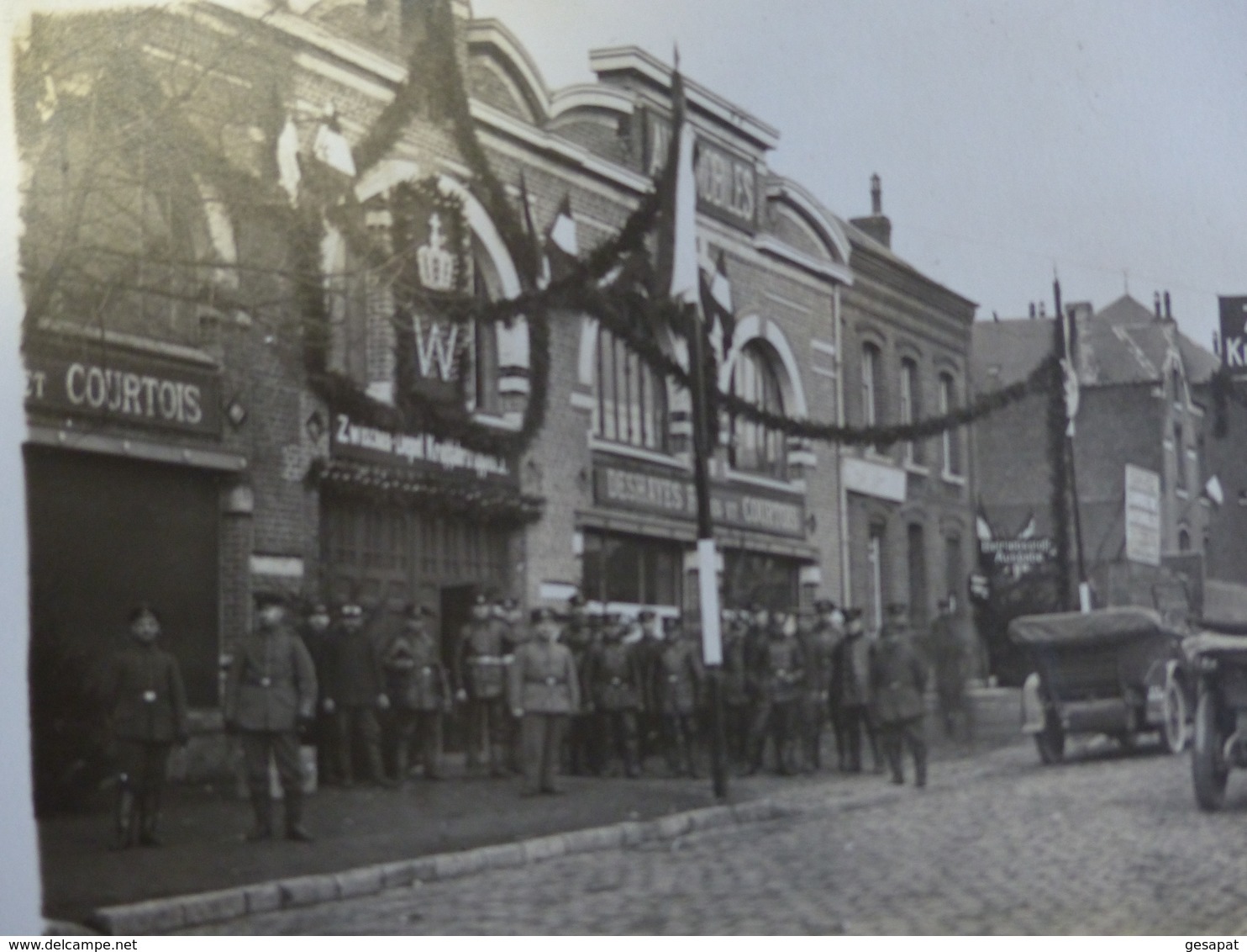 RARE CARTE PHOTO GARAGE DESHAYES FRERES ET COURTOIS SOUS OCCUPATION ALLEMANDE EN 1915 - Avesnes Sur Helpe