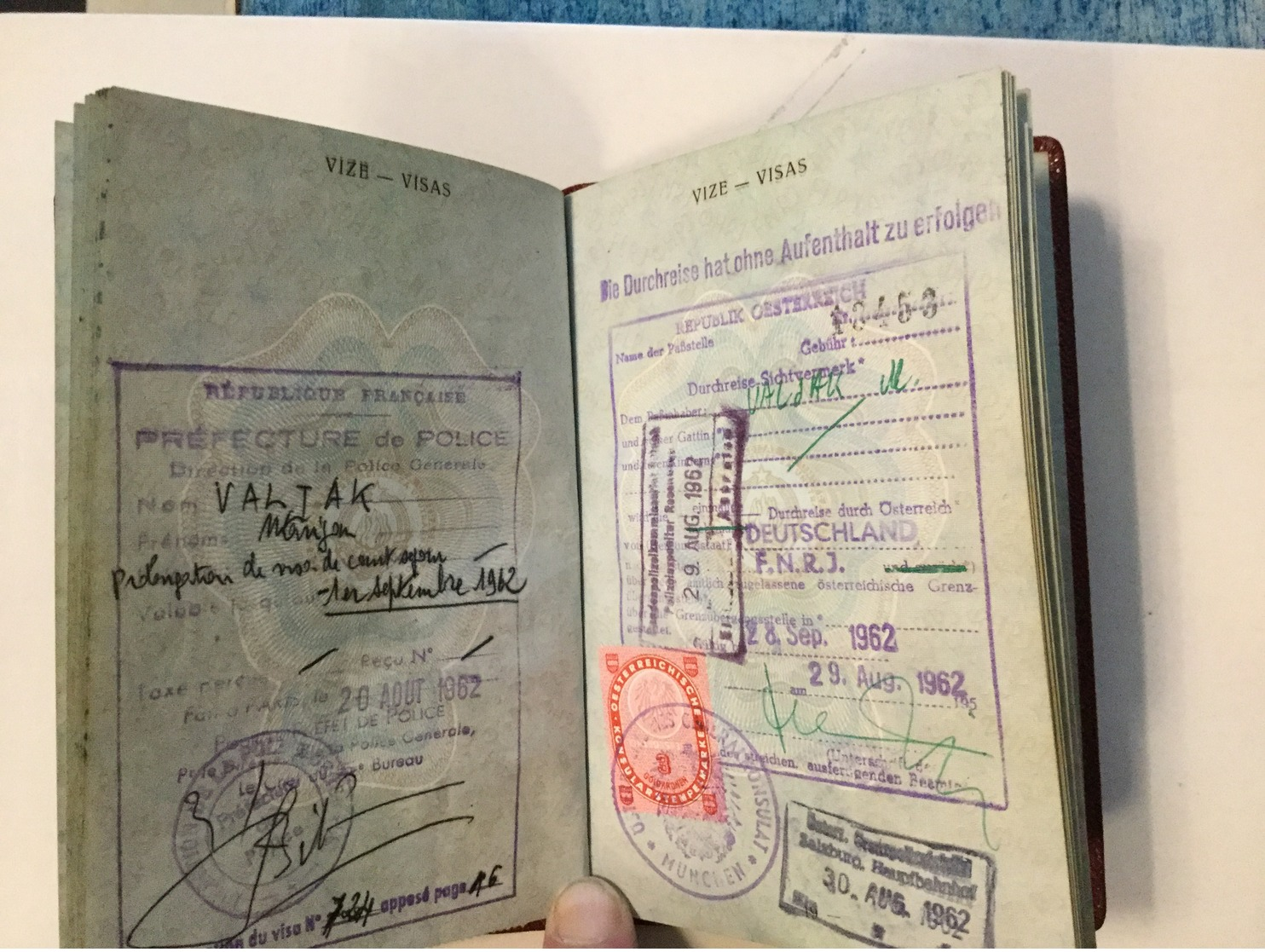 PASSPORT   REISEPASS  PASSAPORTO   PASSEPORT YUGOSLAVIA  1962. VISA TO: GERMANY , , AUSTRIA , FRANCE