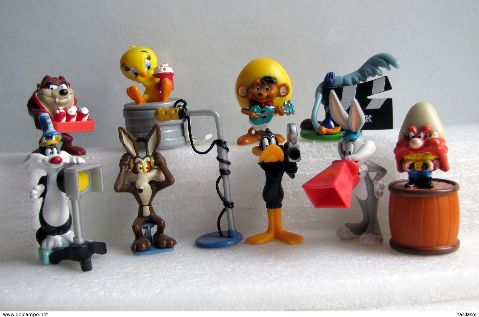 Kinder 2002 : Série Complète : Les Looney Tunes Fonds Du Cinéma (9 Figurines + 6 BPZ) - Cartoni Animati