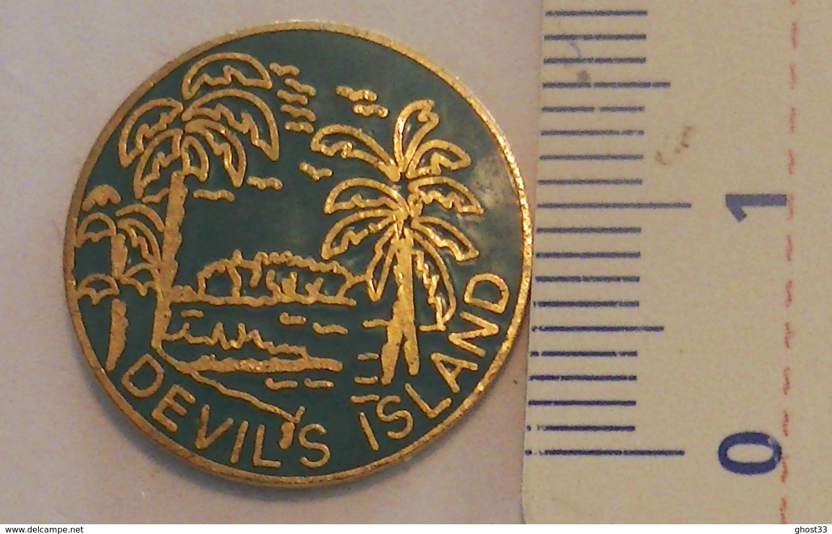 PIN'S - GUYANE FRANÇAISE - ILES DU SALUT - ILE DU DIABLE - Altri & Non Classificati