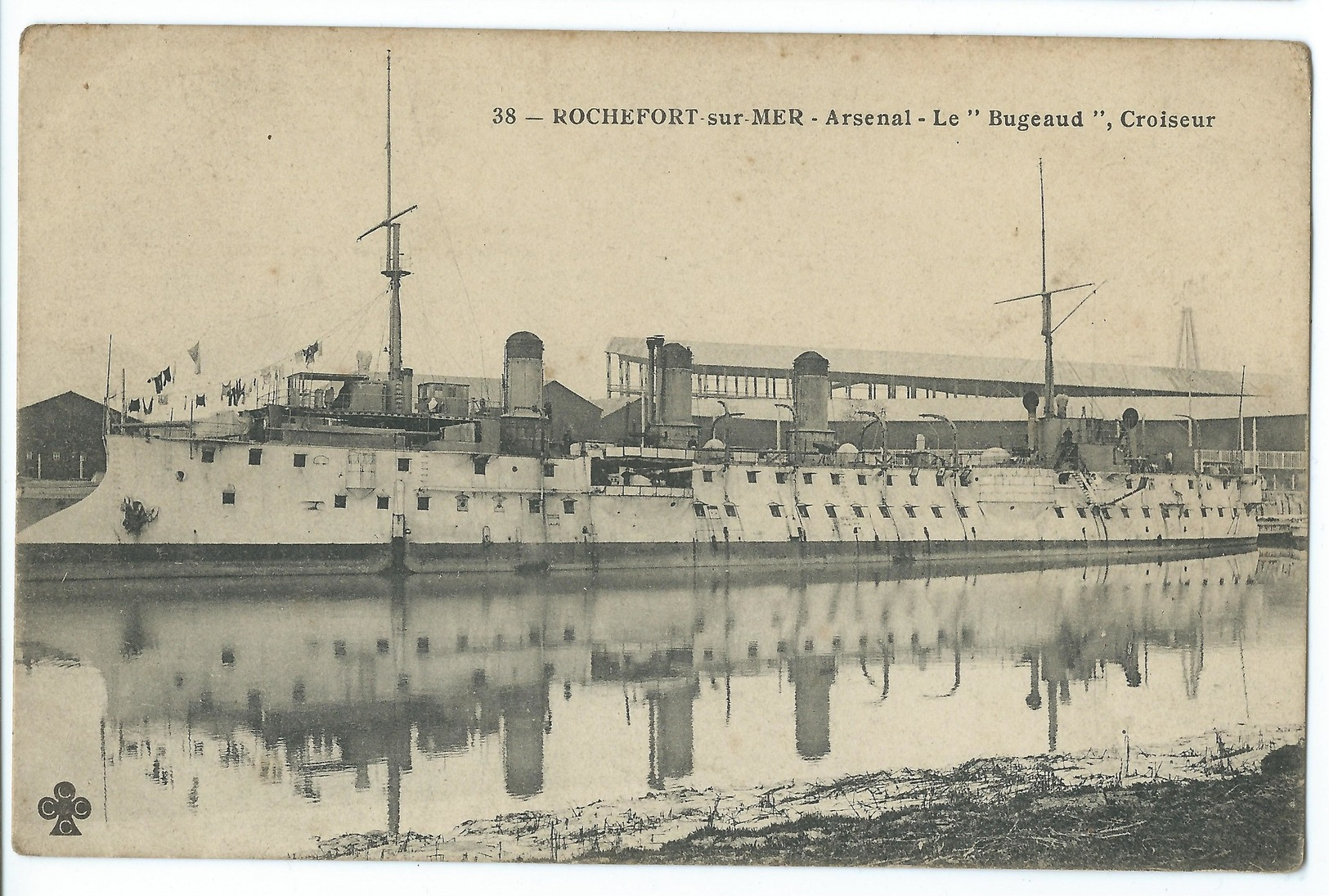 CPA Bateau Navire De Guerre Cuirassé  Croiseur Le Bugeaud Rochefort Sur Mer - Guerre