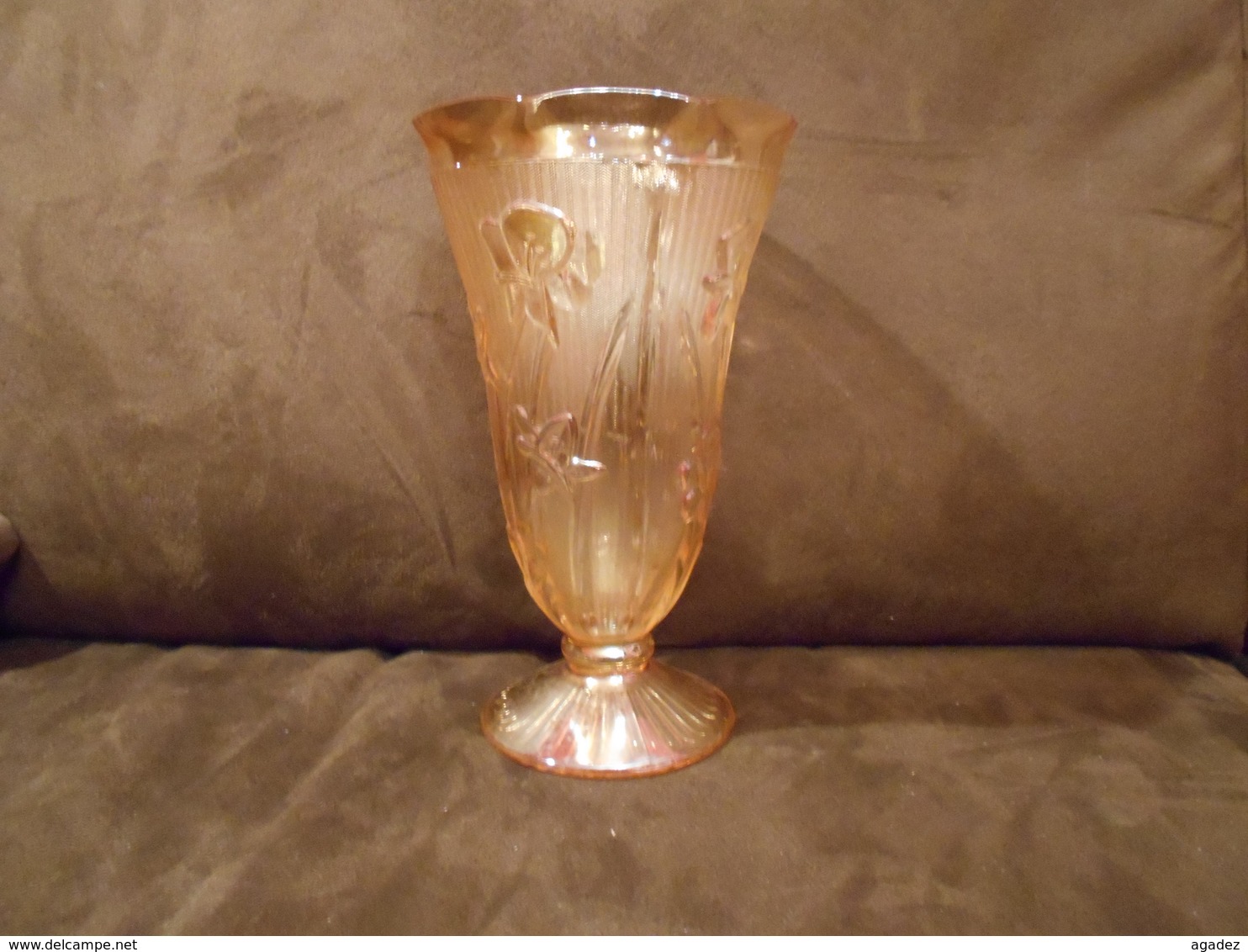 Ancien Vase Irisé Décor Floral Verre Pressé Hauteur 23 Cm Excellent état - Verre & Cristal