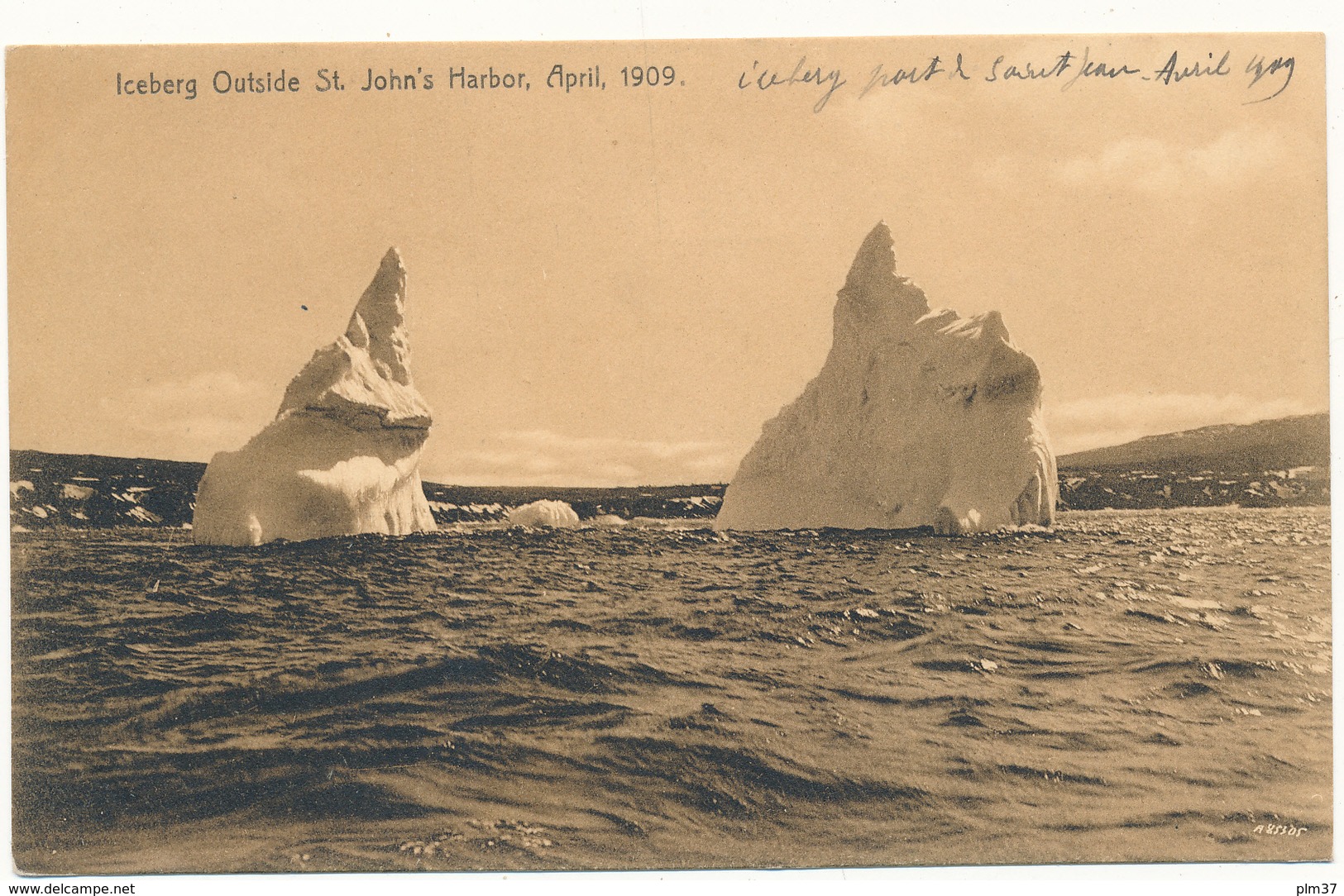 NEWFOUNDLAND, Terre Neuve - Iceberg Outside St John's Harbor - Ayre & Sons, St John's - St. John's