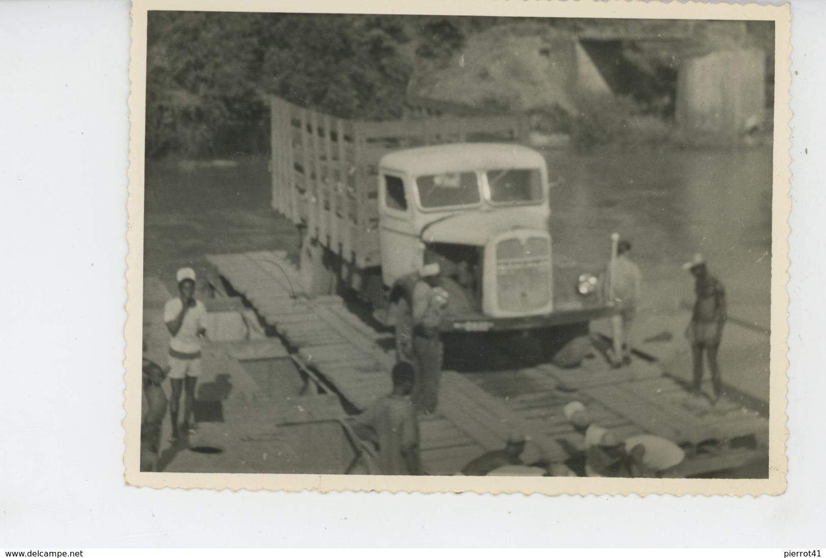 PHOTOS ORIGINALES - ANNÉES 60 - AFRIQUE - REPUBLIQUE CENTRAFRICAINE - BAMBARI (environs)- Passage D'un Lac (en Camion ) - Afrika