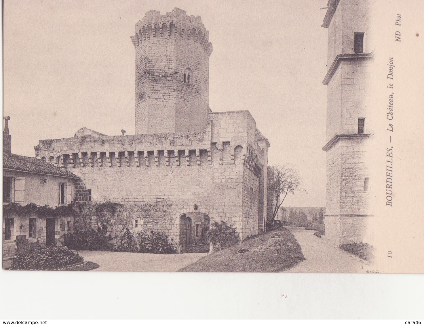 CPA - 10. Bourdeilles Le Château Le Donjon - Autres & Non Classés