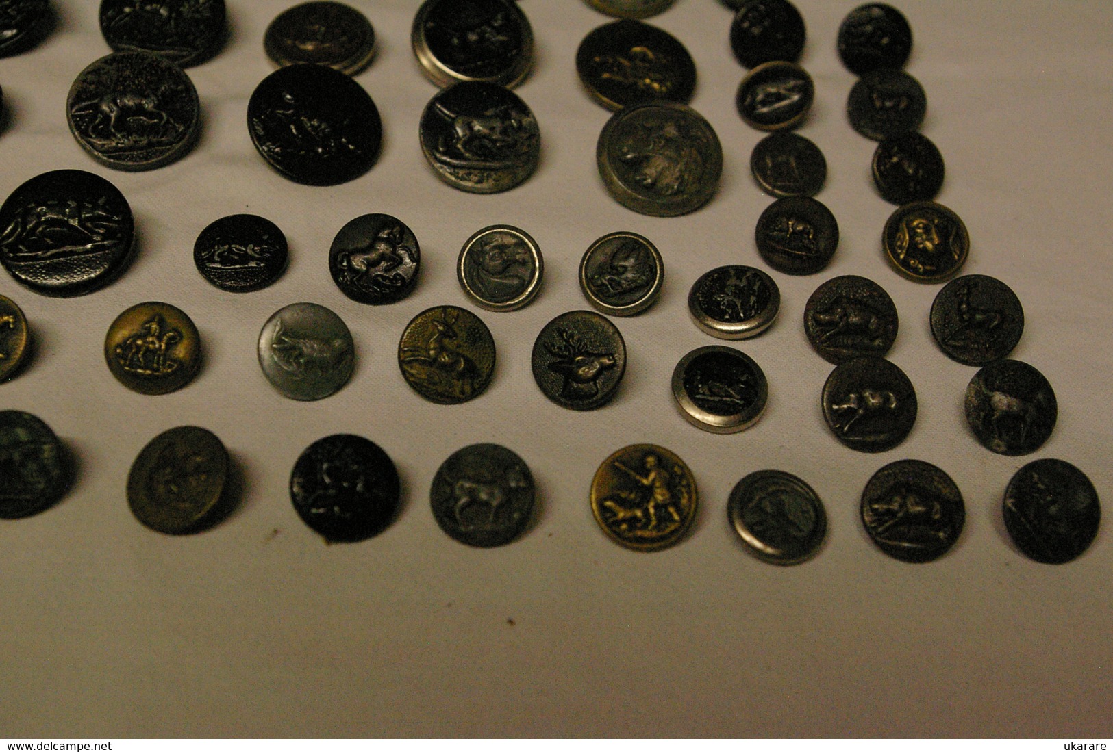 Lot de 64 boutons ancien de vènnerie