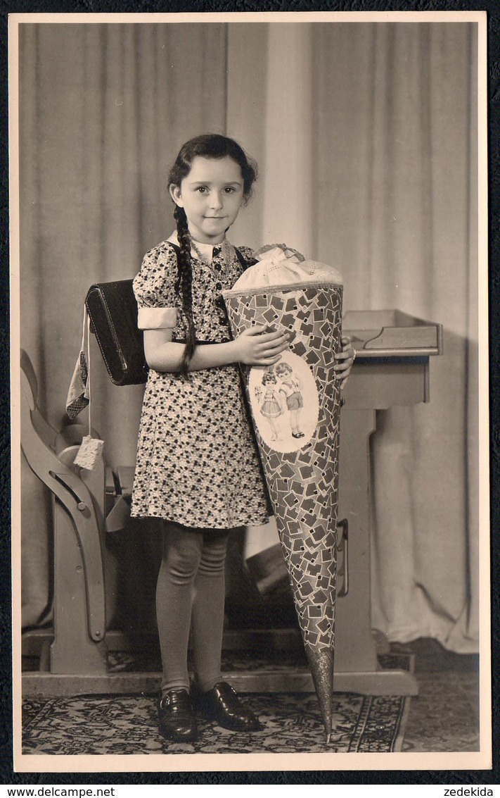 C2691 - Kleines Hübsches Mädchen Mit Langem Haar Zuckertüte Schultüte - Pretty Young Girl - Foto Pelda Oelsnitz - Fotografie