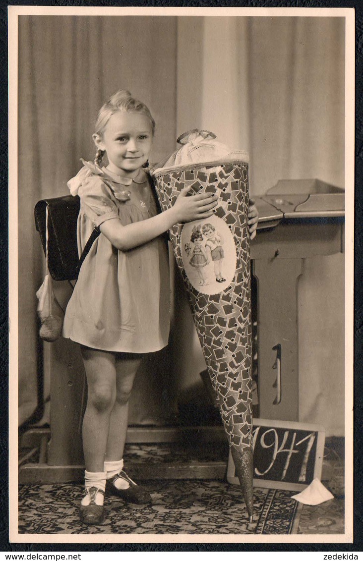 C2690 - Kleines Hübsches Mädchen Mit Langem Haar Zuckertüte Schultüte - Pretty Young Girl - Foto Pelda Oelsnitz - Fotografie