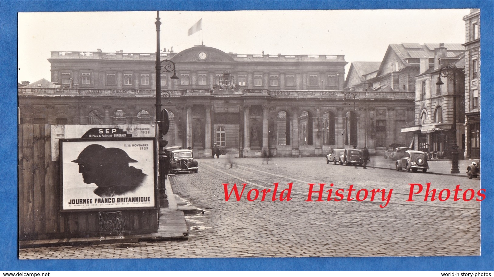 Photo Ancienne - BORDEAUX - Prés L' Hôtel De Ville - Affiche Journée Franco Britannique 1939 Ww2 Soldat - Sautier - Auto - Cars