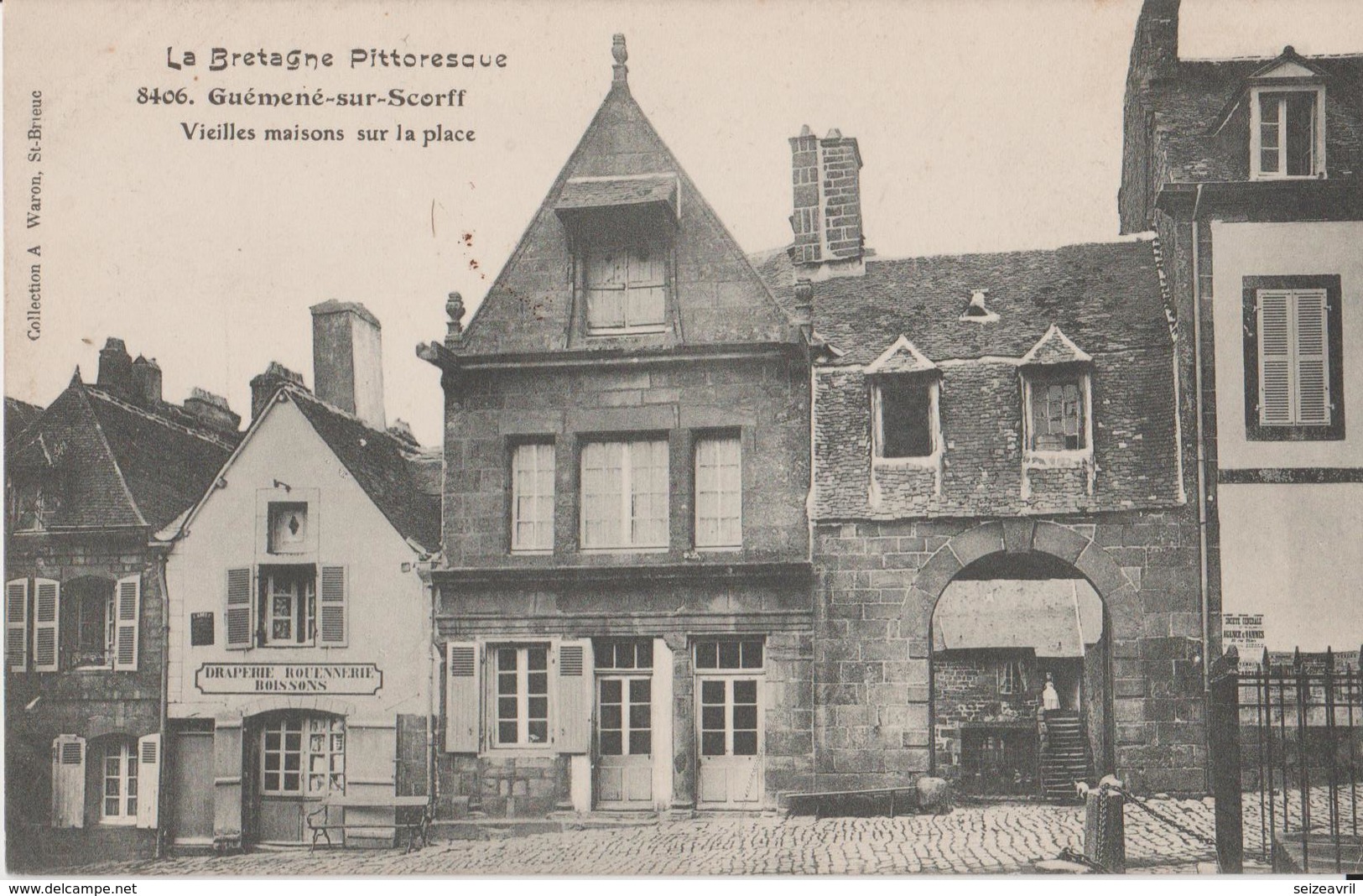 GUEMENE SUR SCORFF - VIEILLES MAISONS SUR LA PLACE - Guemene Sur Scorff