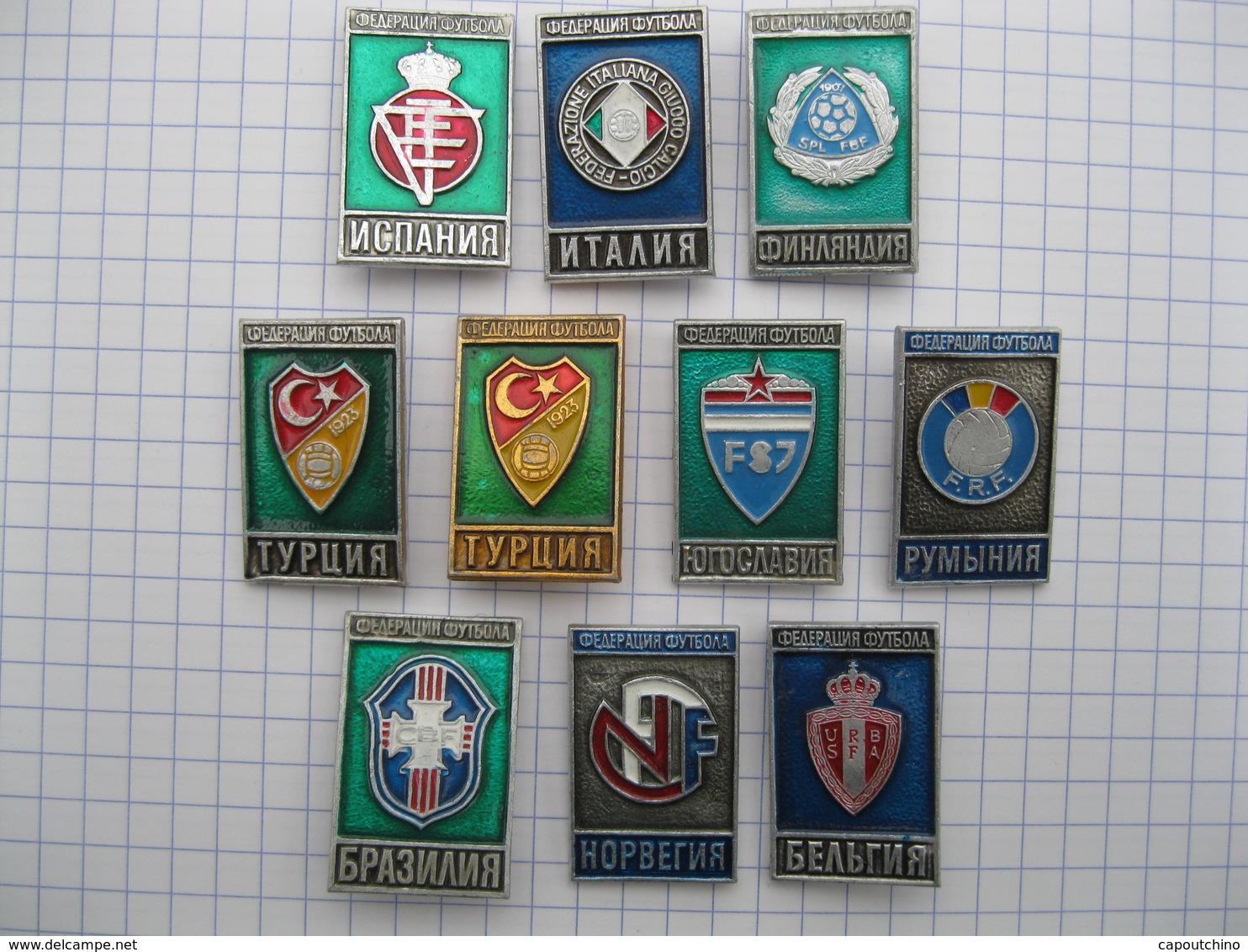 A IDENTIFIER Lot De 10 Pin's épingle CLUB DE FOOTBALL ? D'origine URSS ? - Lots