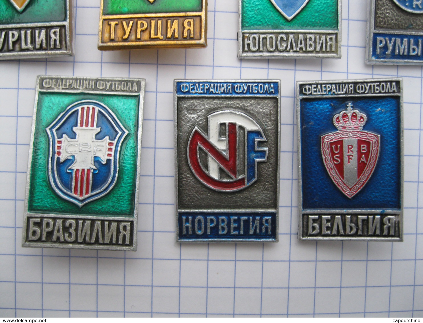 A IDENTIFIER Lot De 10 Pin's épingle CLUB DE FOOTBALL ? D'origine URSS ? - Lots