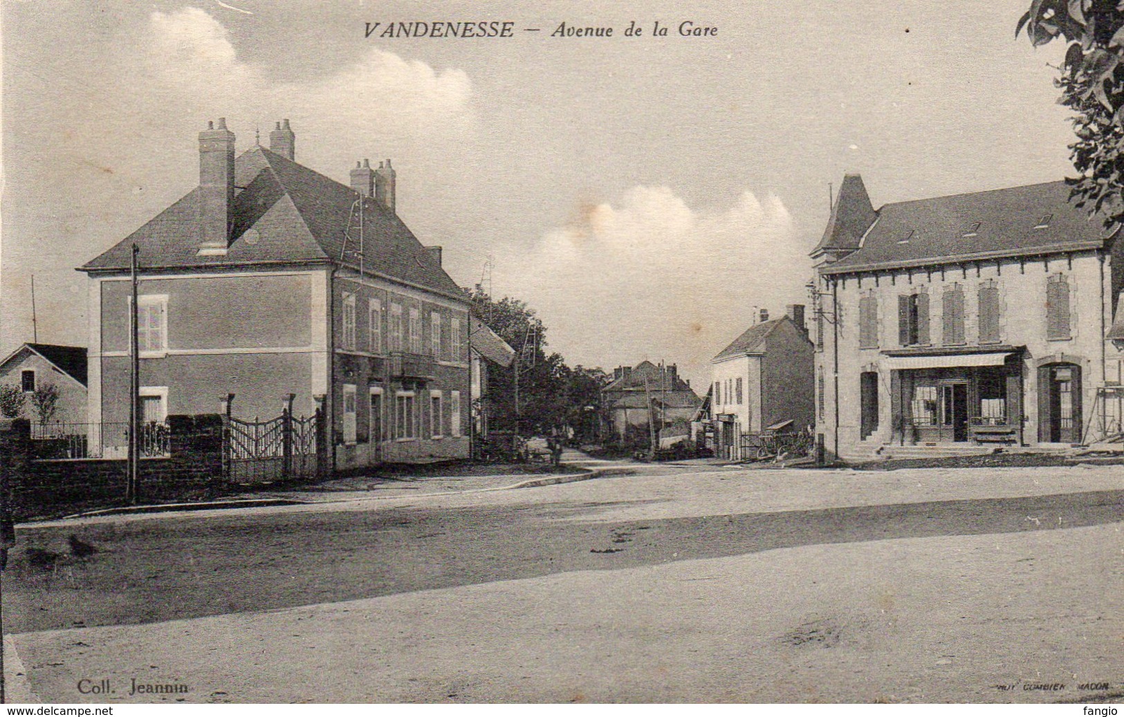 VANDENESSE - Avenue De La GARE . - Autres & Non Classés