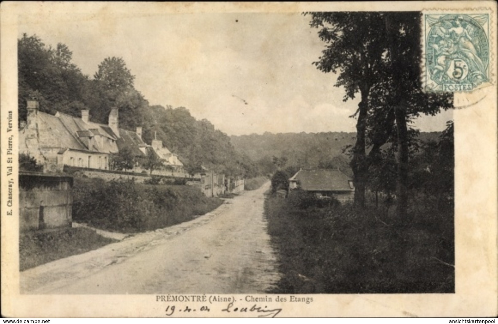 Cp Premontre Aisne, Chemin Des Etangs, Straßenpartie, Häuser, Wald - Autres & Non Classés