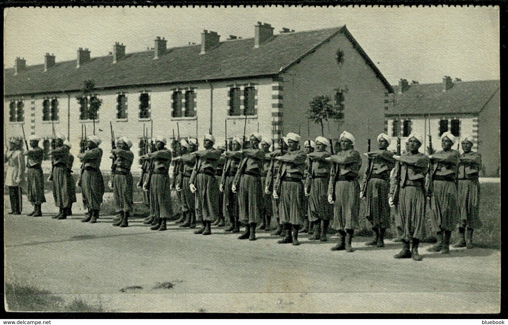 Ref 1273 - Military Postcard - Moroccan Soldiers - Tirailleurs Marocains Morocco - Regimientos