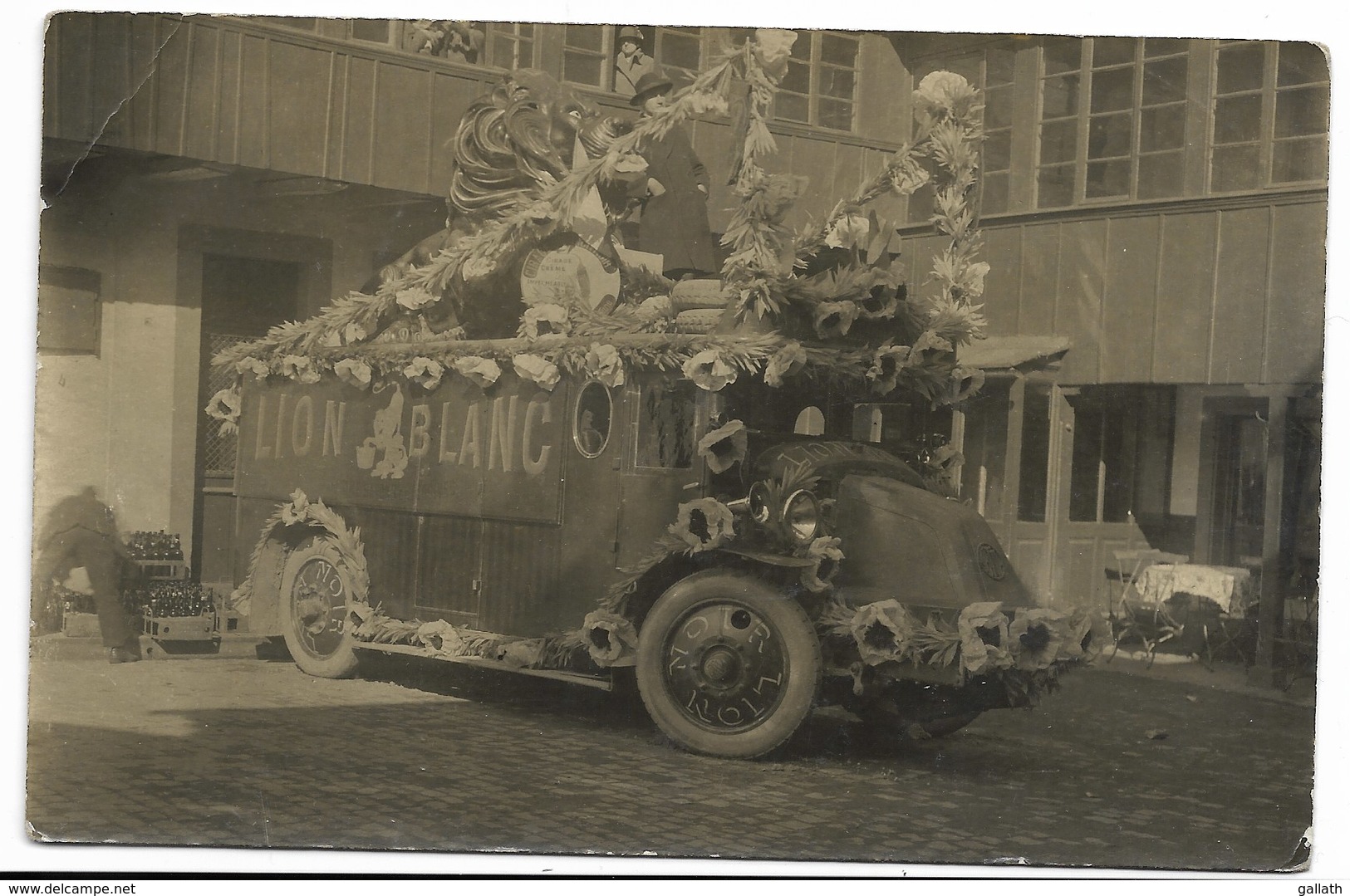 57-METZ-CARTE PHOTO-Hôtel-Restaurant A LA VILLE DE LYON 9 Rue Des Piques, Camion LION-BLANC Dans La Cour... Animé - Metz