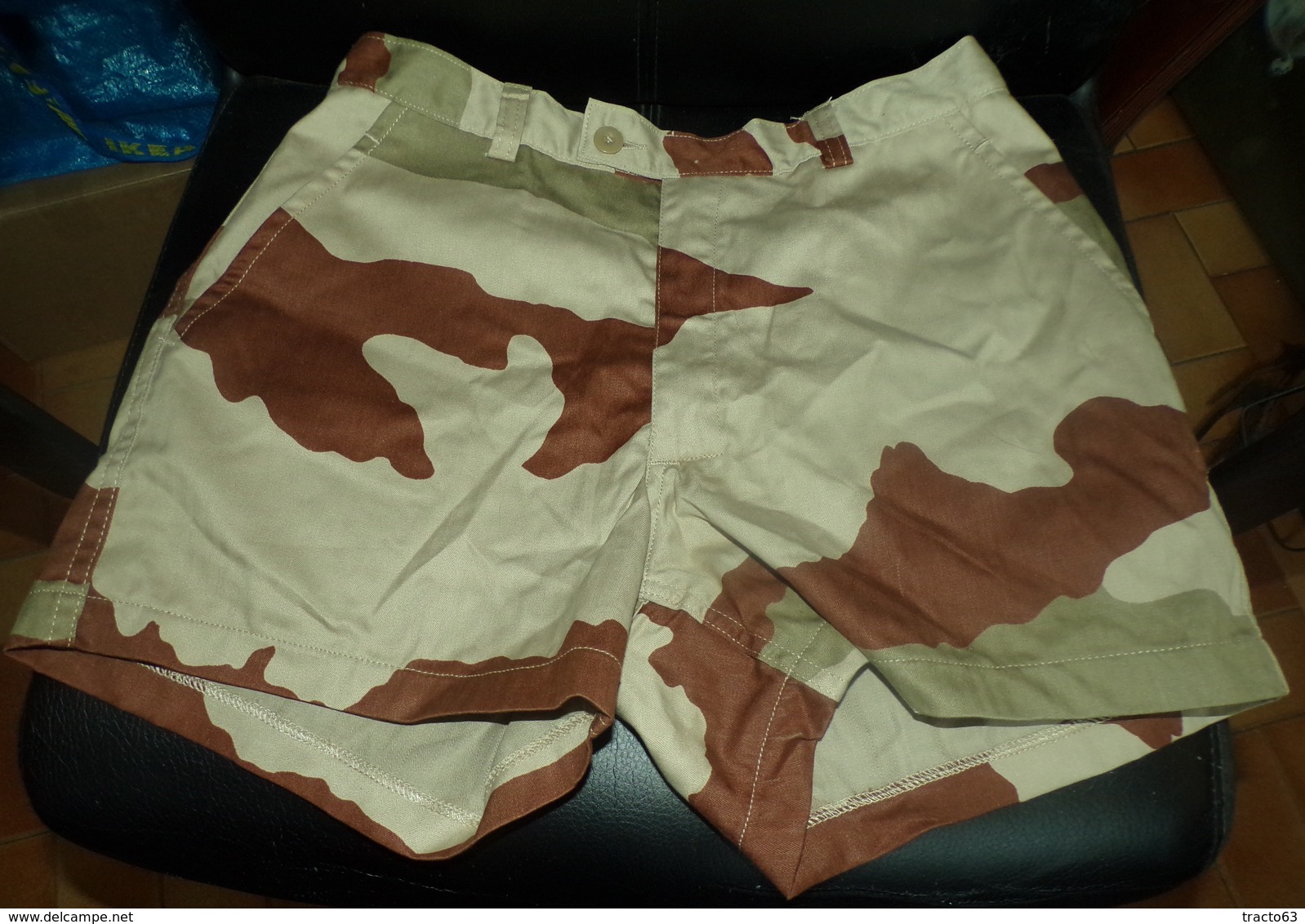 SHORT MILITAIRE DE L'ARMEE FRANCAISE , COULEUR CAMOUFLAGE SABLE , TAILLE MILITAIRE 80 SOIT MM OU TAILLE 39, NEUF .POUR T - Uniformes