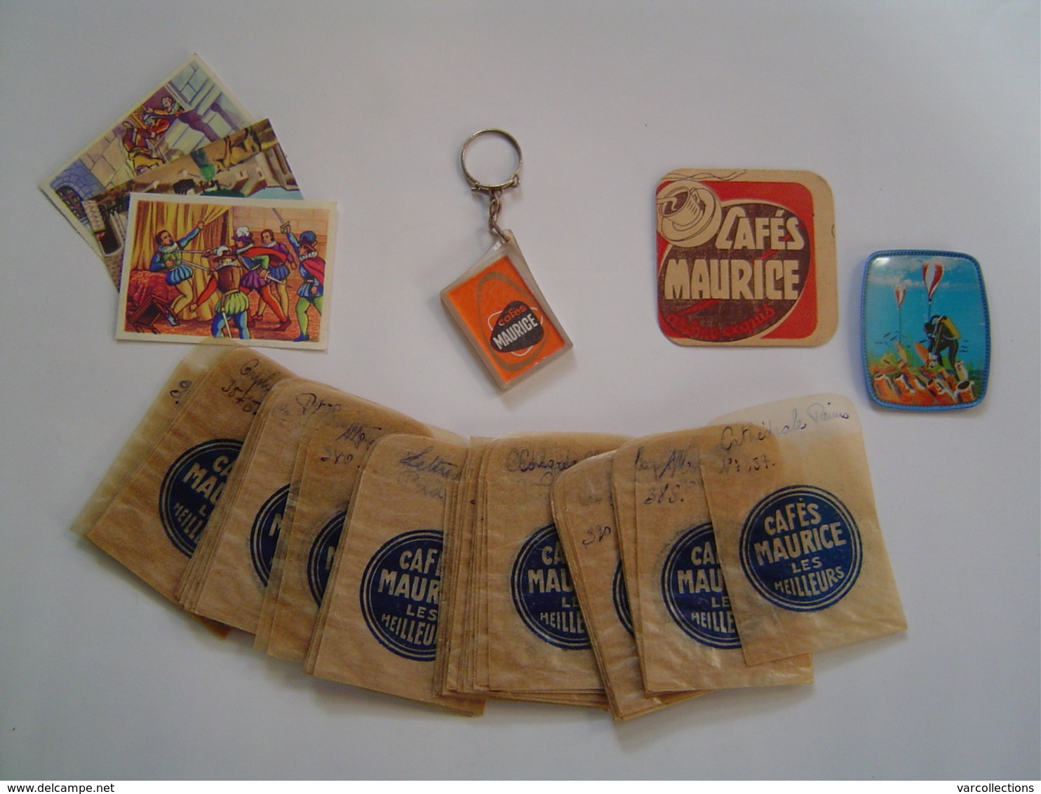 64 SACHETS + 1 PORTE CLEFS + 1 SOUS TASSE + 1 ECUSSON  + 3 IMAGES : PUBLICITE / CAFE MAURICE / TOULON / VAR - Autres & Non Classés