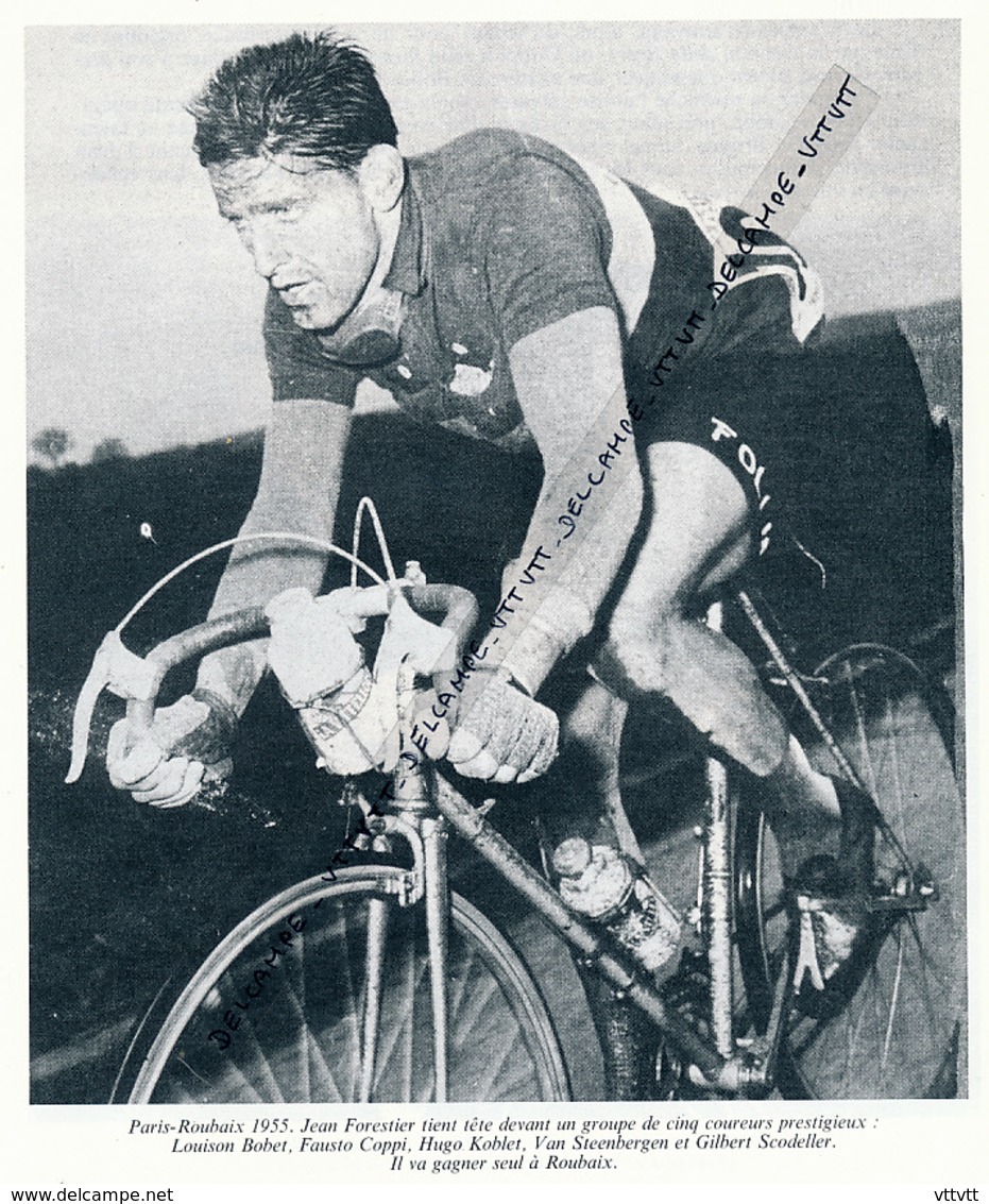 CYCLISME : PHOTO (1955), PARIS-ROUBAIX, JEAN FORESTIER ECHAPPE S'IMPOSE EN SOLITAIRE, COUPURE LIVRE - Cyclisme