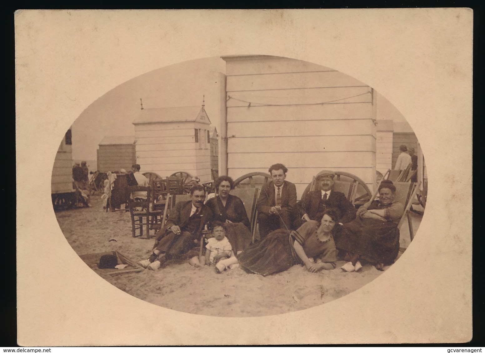 FOTOKAART ERGENS AAN DE KUST  GENIETEN OP HET STRAND - Blankenberge